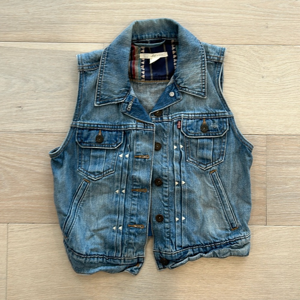 LEVI’S - denim vest size S